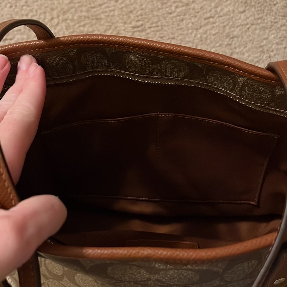EUC Coach tote. - Picture 3 of 5